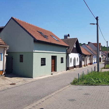 Sklep U Cejku Villa Mutenice Exterior photo