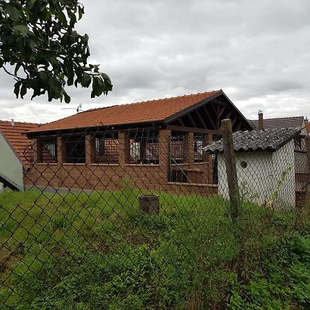 Sklep U Cejku Villa Mutenice Exterior photo